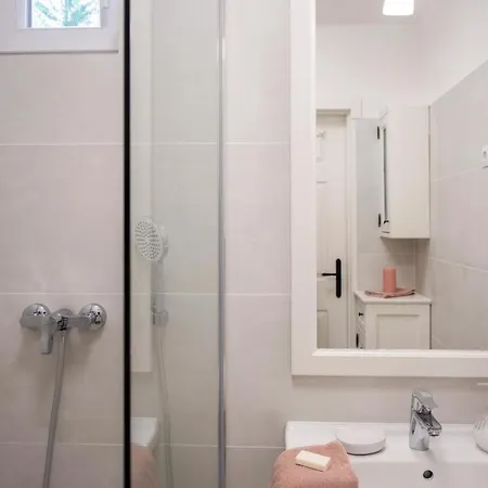 Rouge Apartman Free Parking Nearby