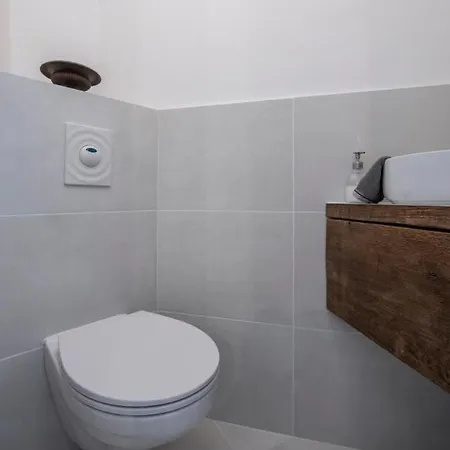 Rouge Apartman Free Parking Nearby Pecs